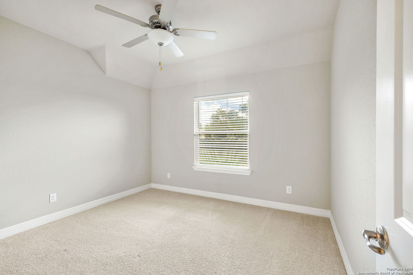 property viewer photo 26