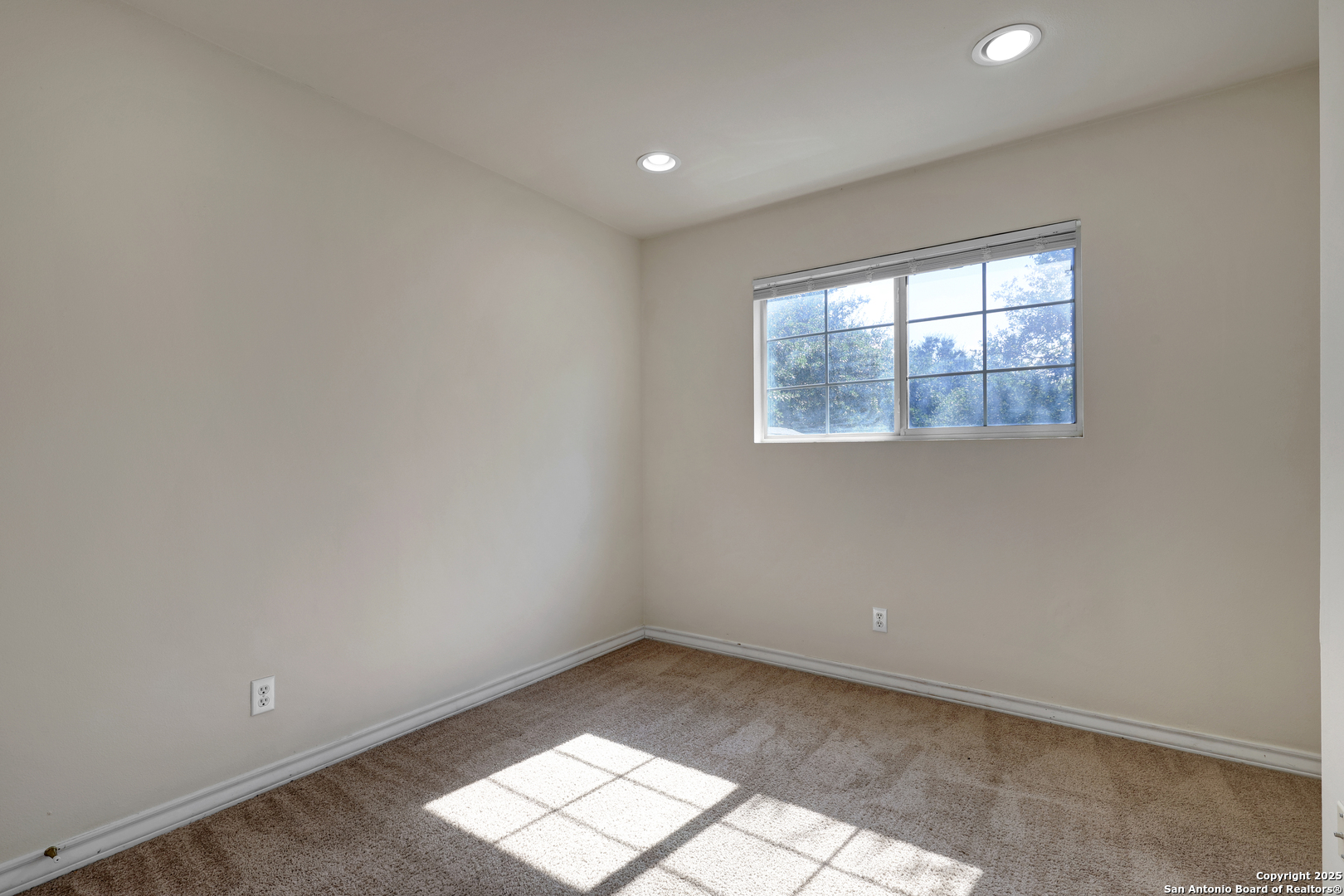 property viewer photo 17