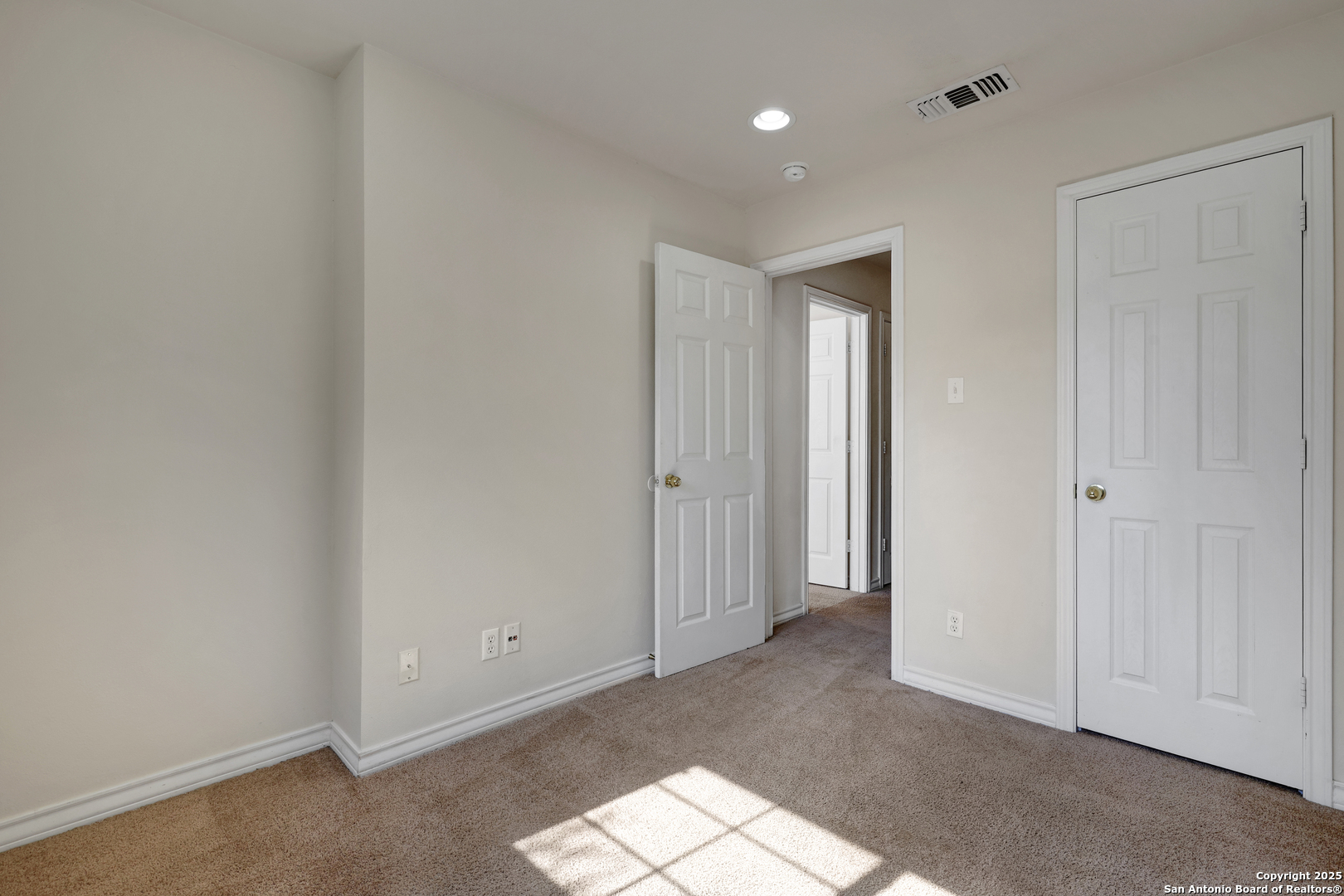 property viewer photo 18