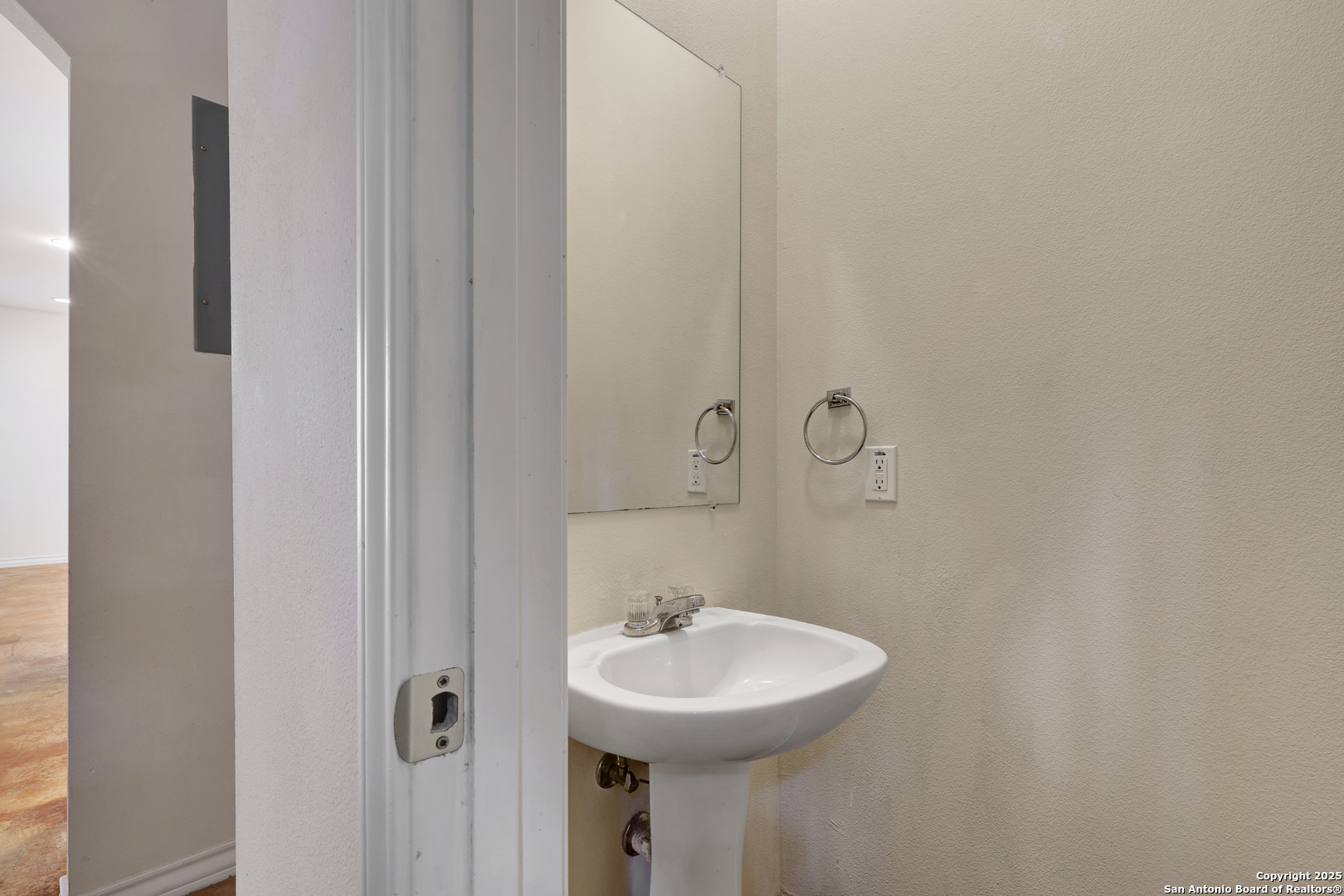 property viewer photo 9