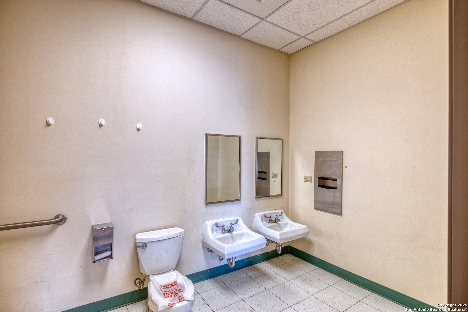main property photo 16