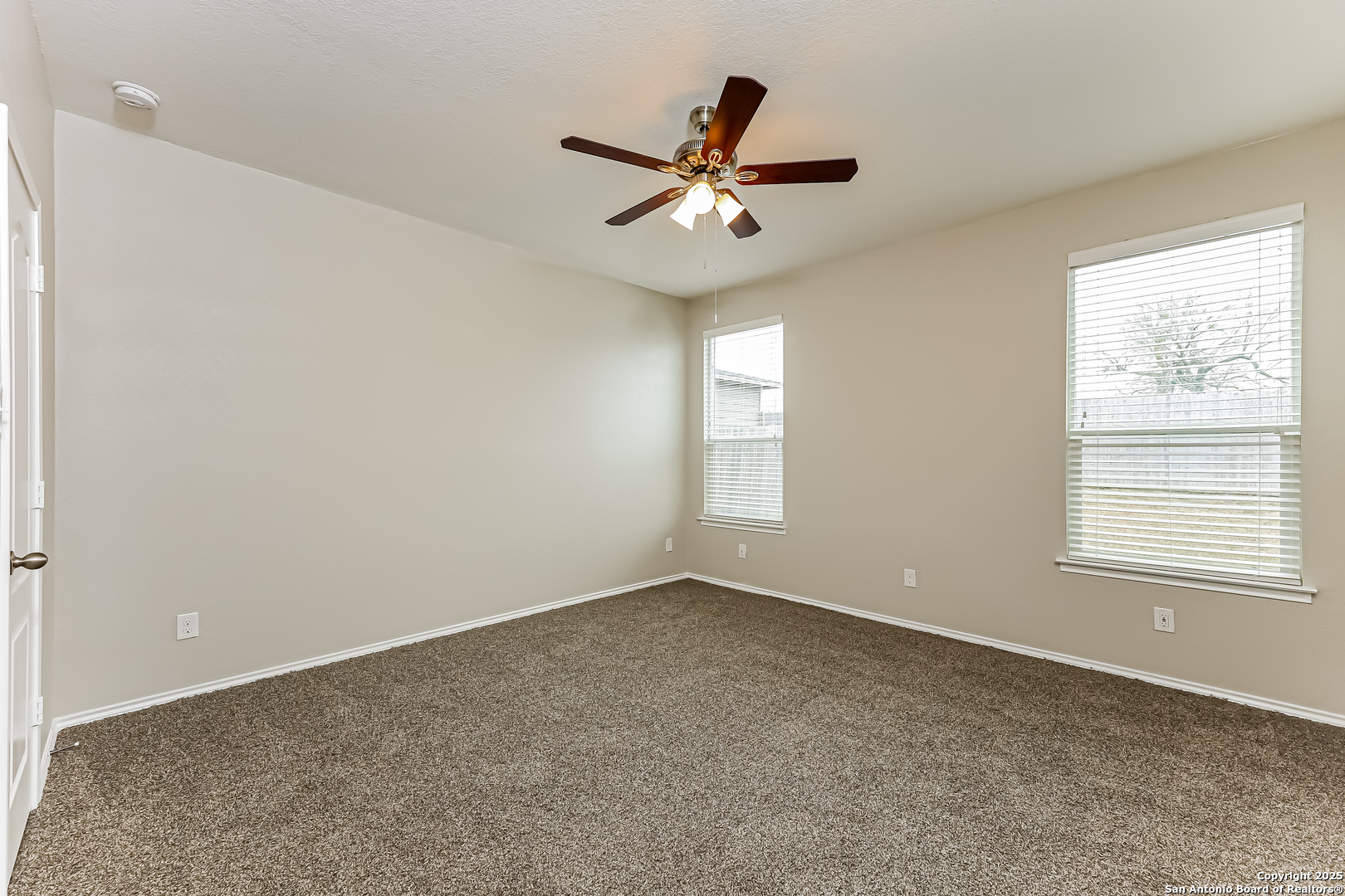 property viewer photo 3
