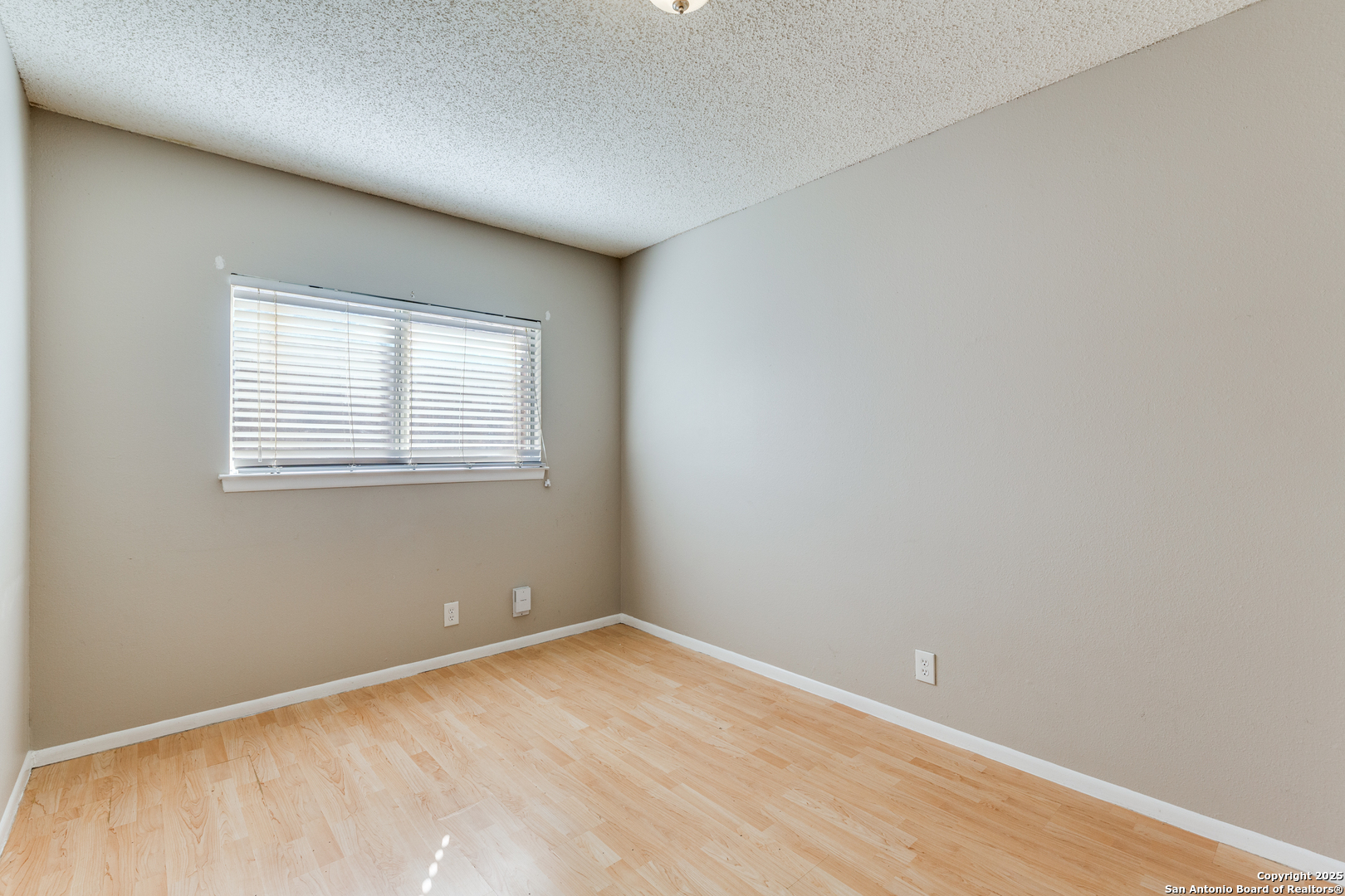 property viewer photo 12