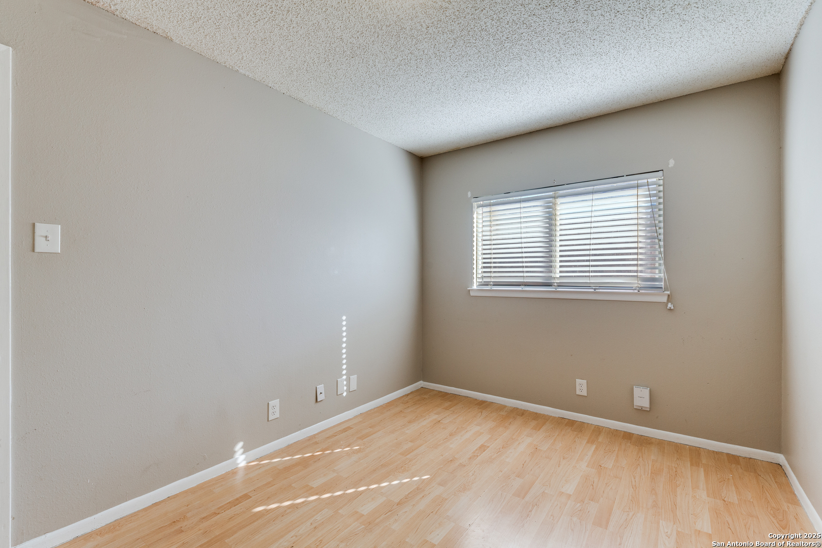 property viewer photo 13