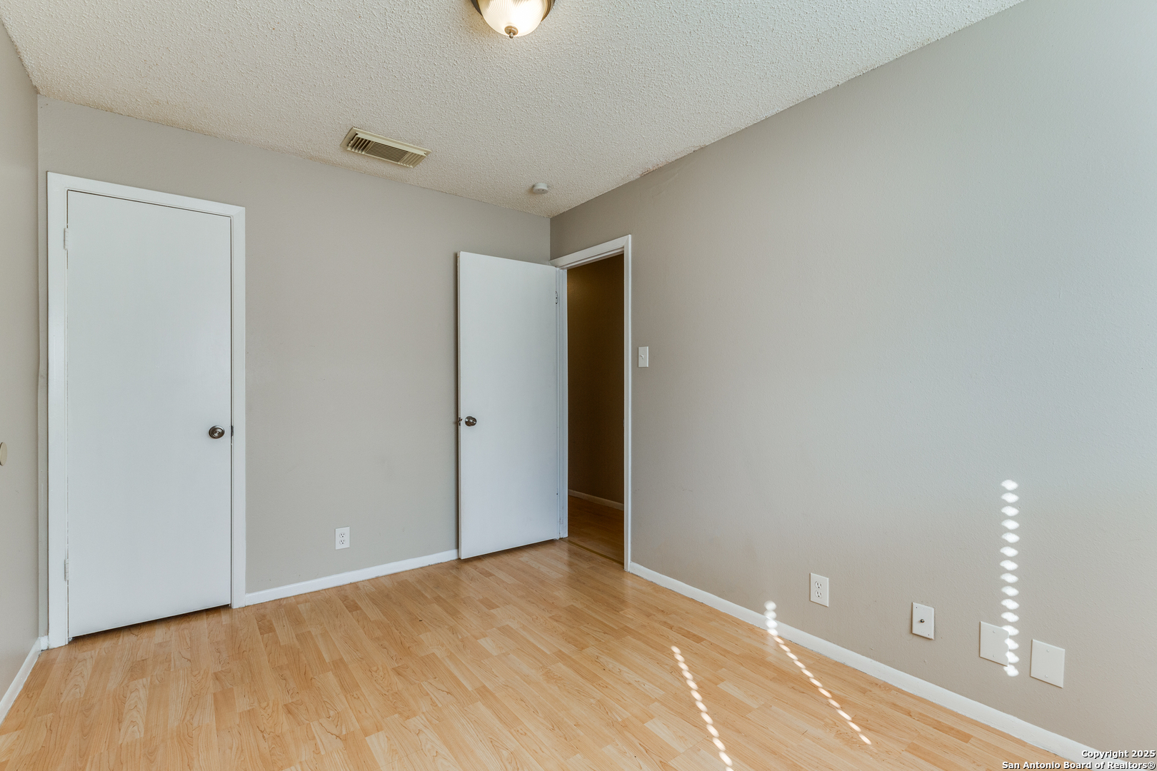 property viewer photo 14
