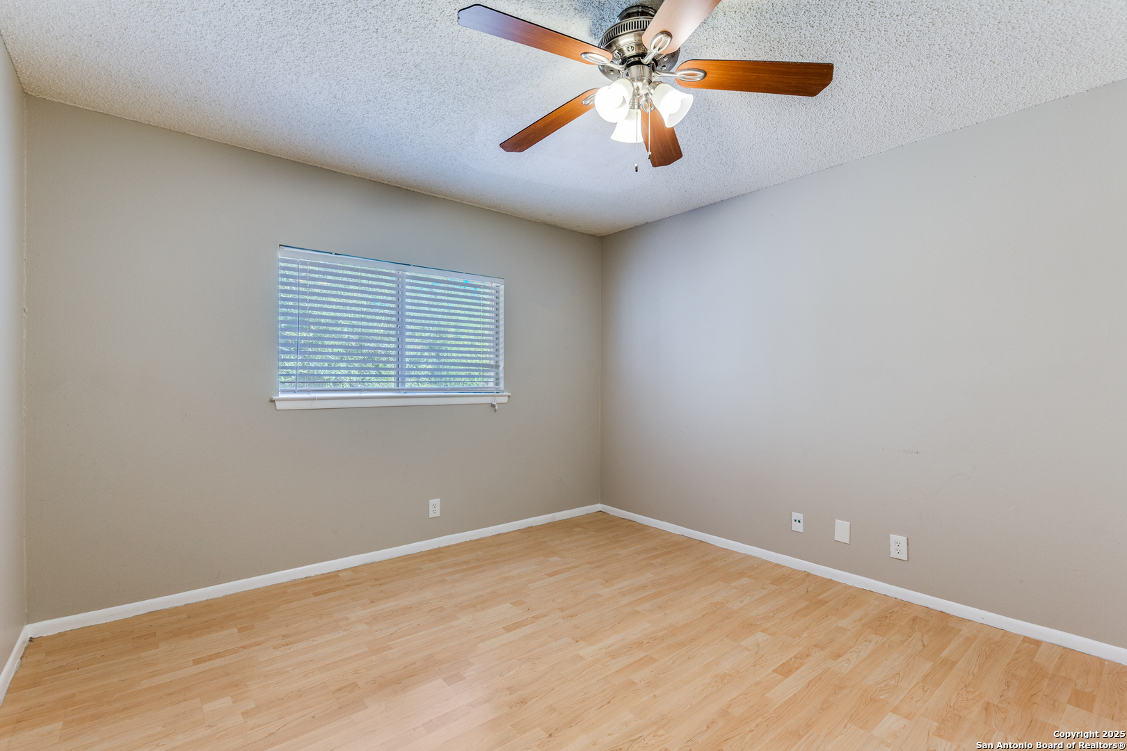 property viewer photo 16