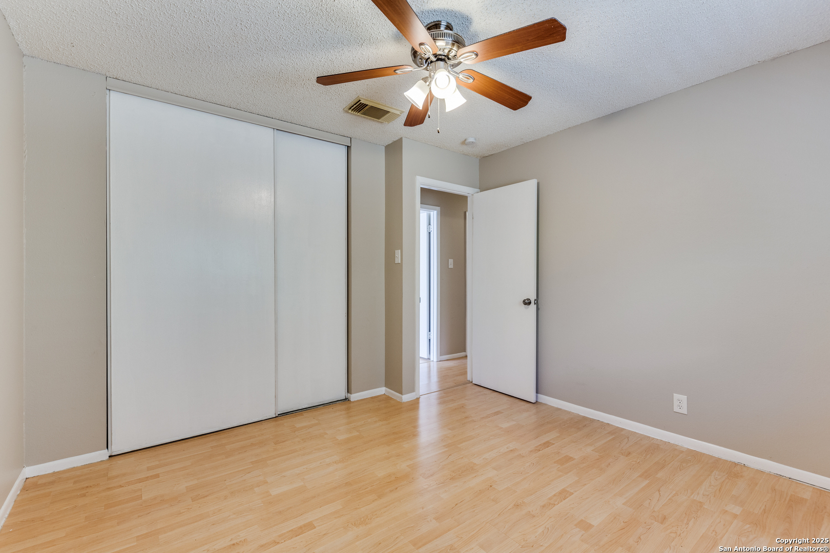 property viewer photo 18