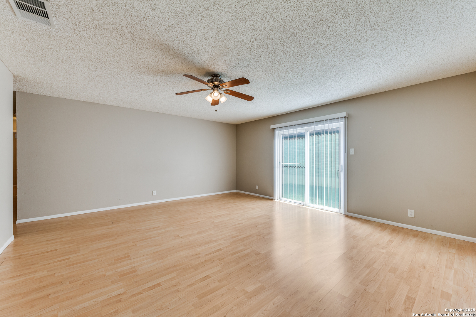 property viewer photo 7