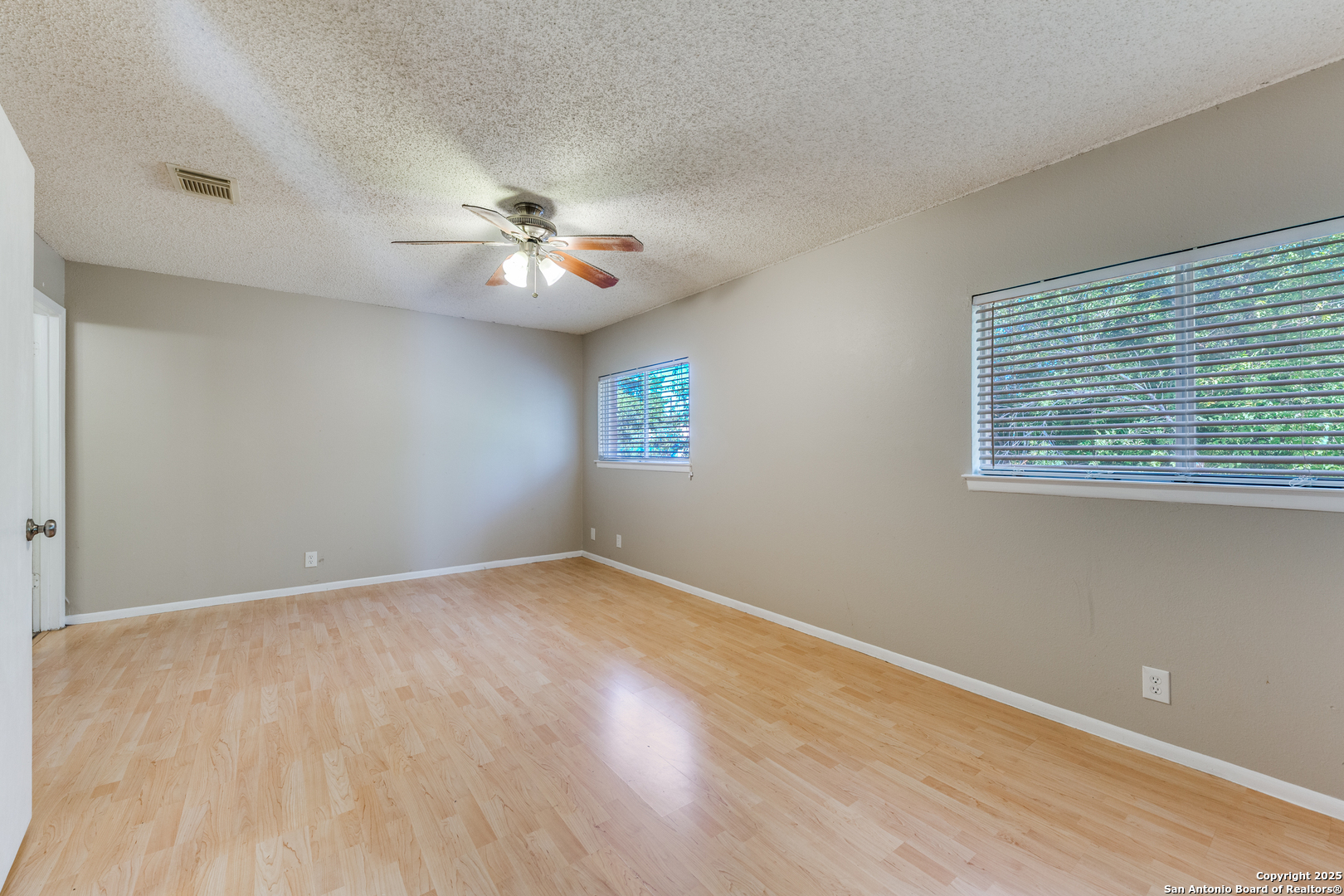 property viewer photo 8