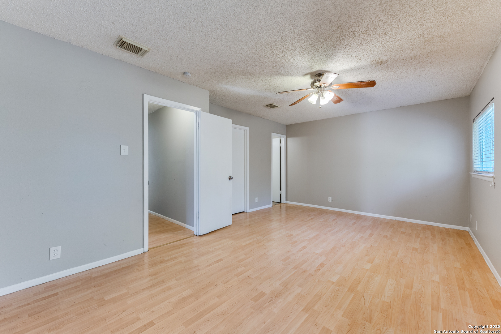 property viewer photo 9