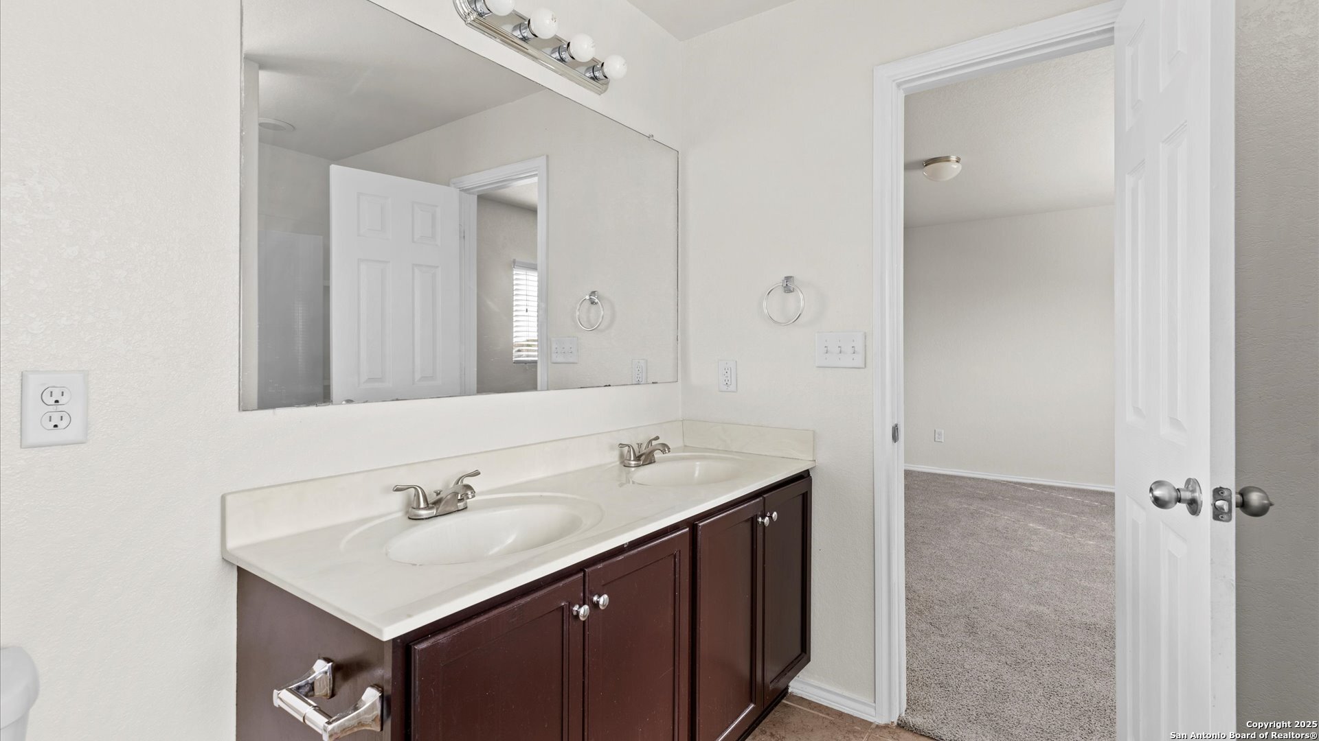 property viewer photo 18