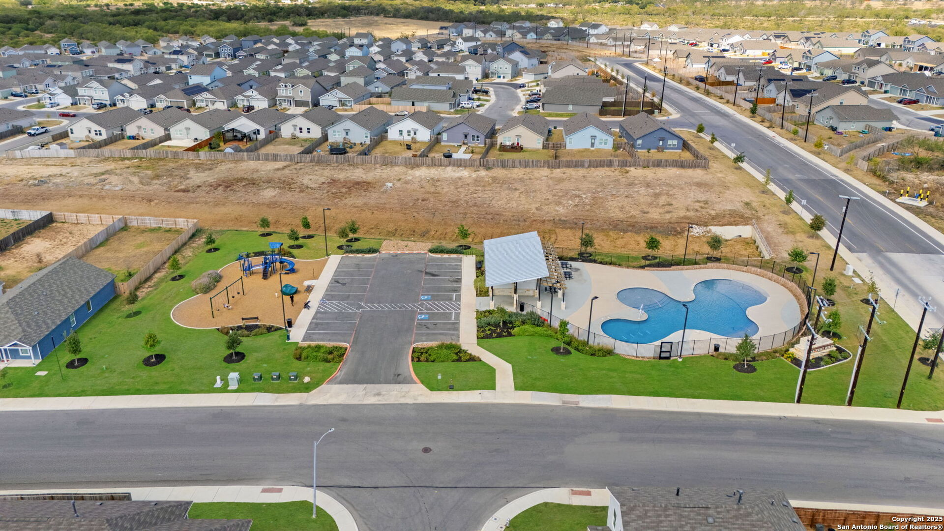 main property photo 25