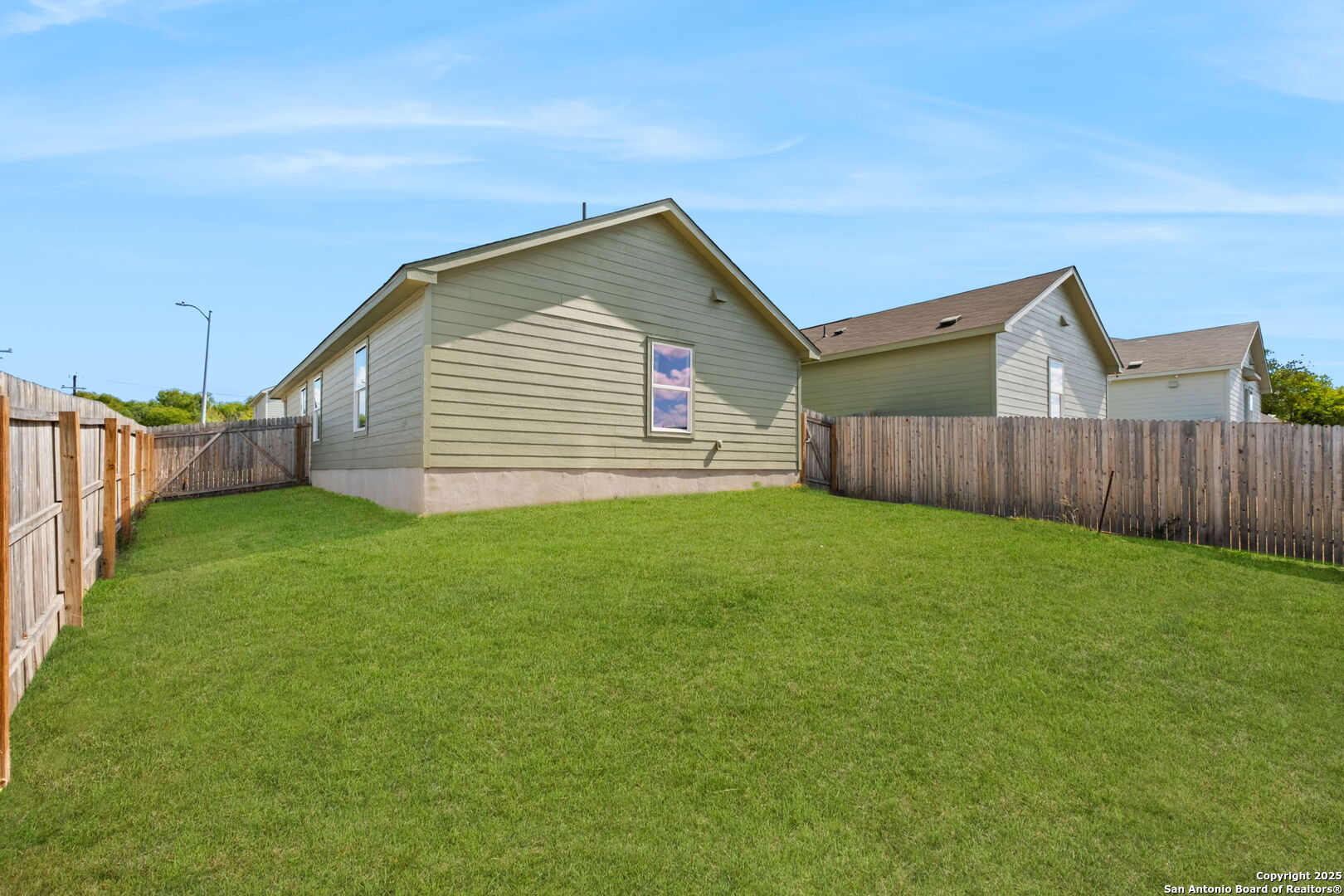main property photo 28