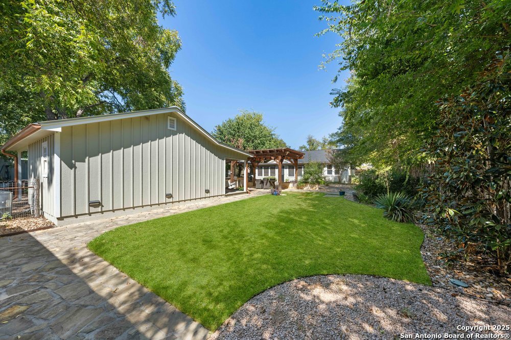 main property photo 25