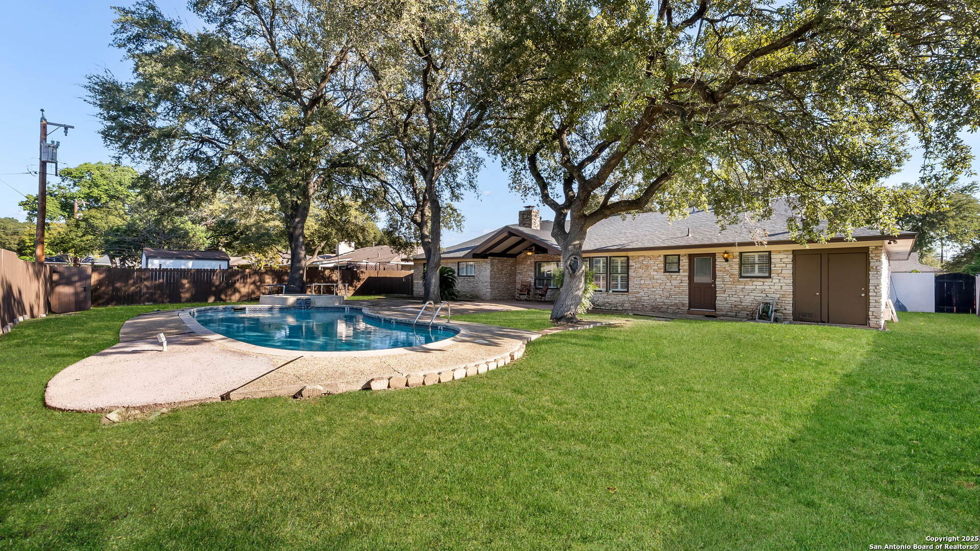 property viewer photo 17