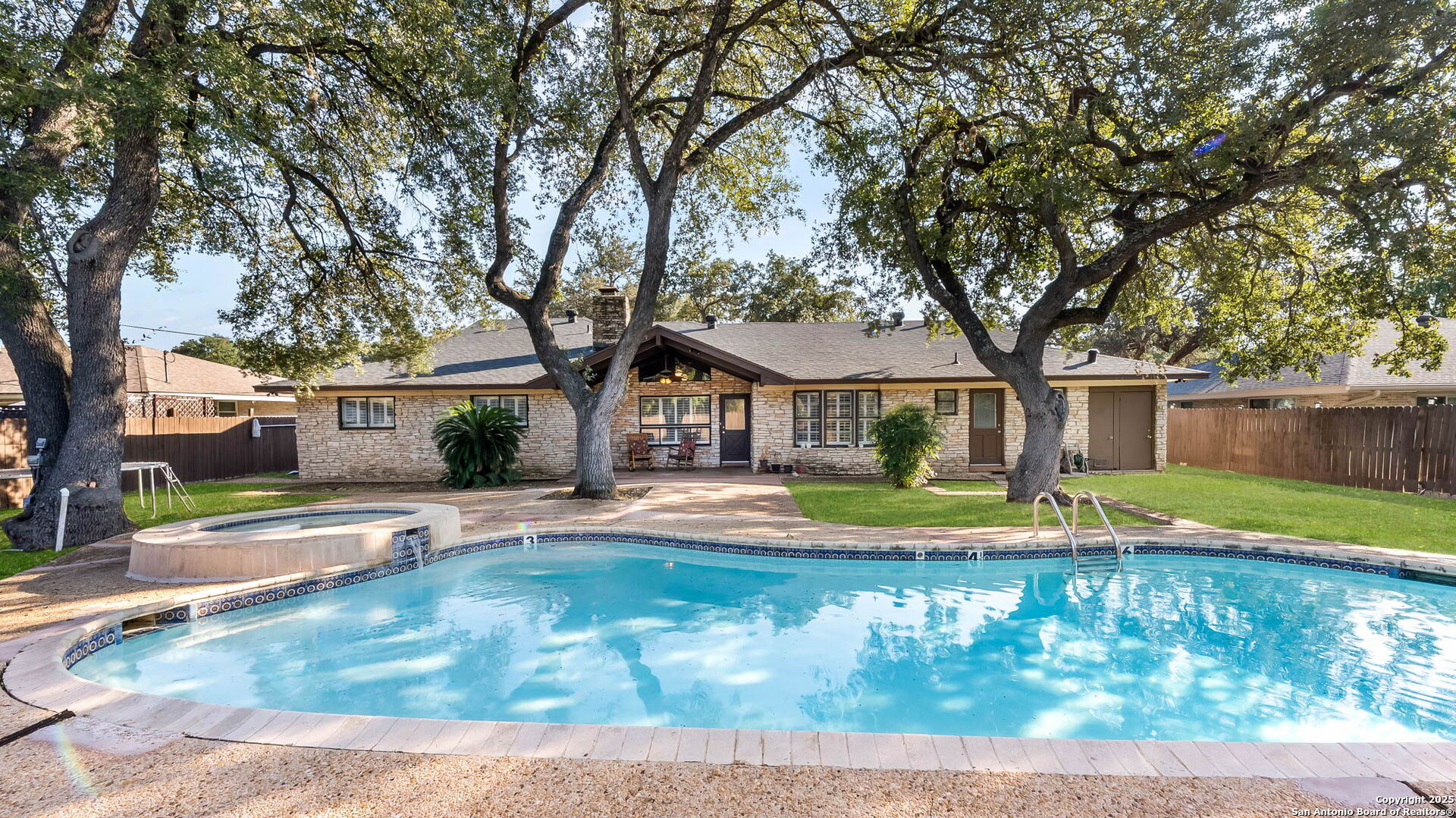 property viewer photo 18