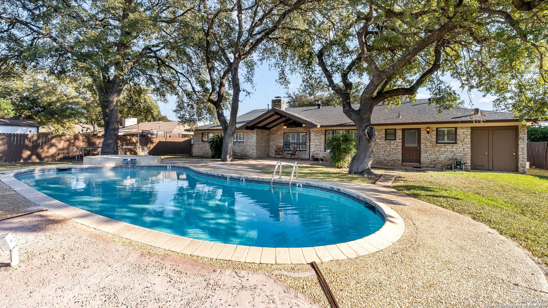 property viewer photo 27