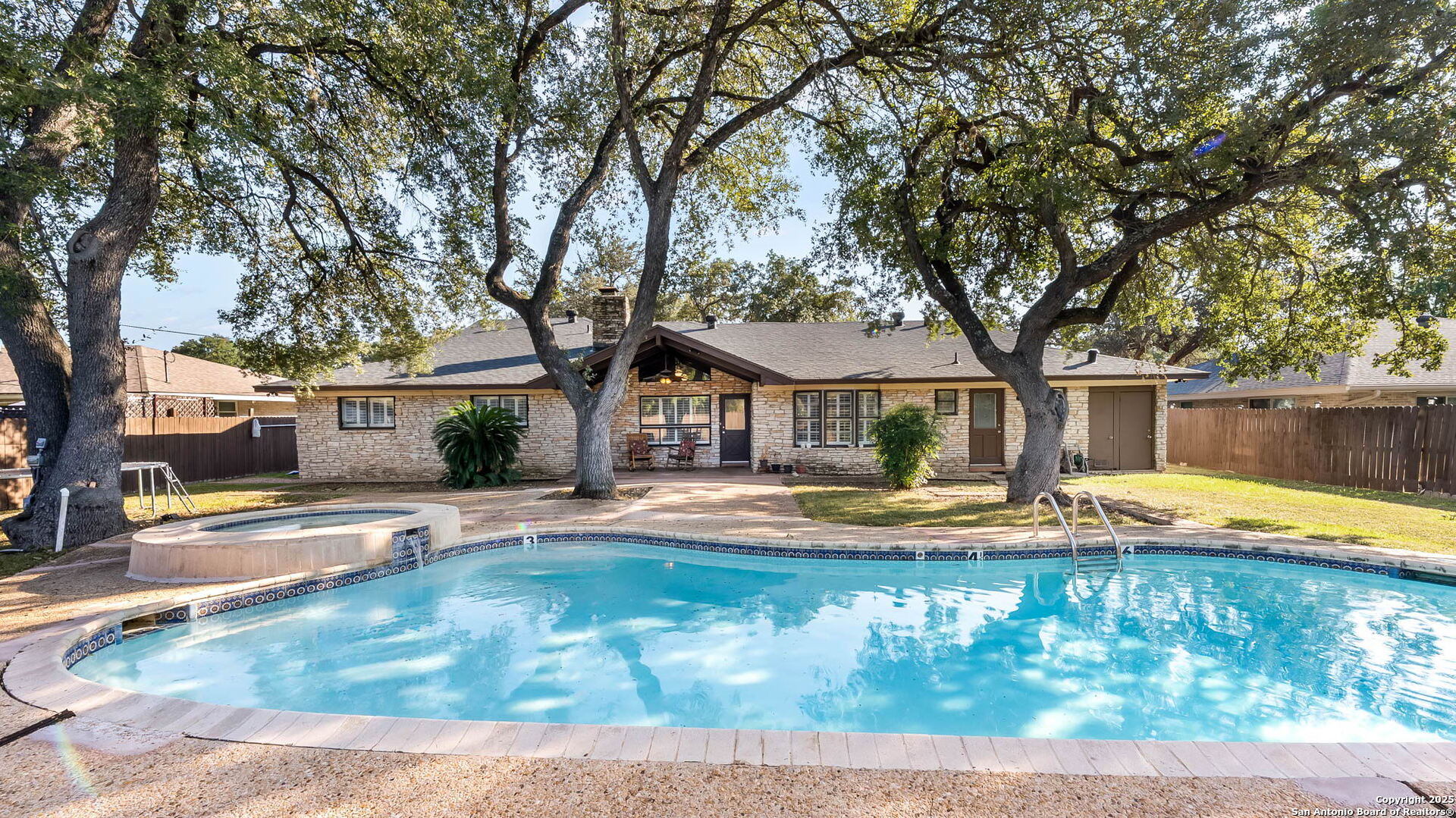 property viewer photo 29
