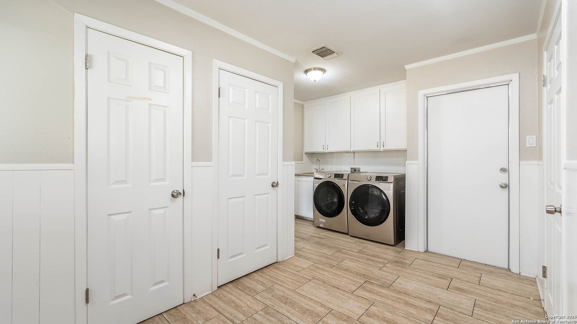 property viewer photo 3