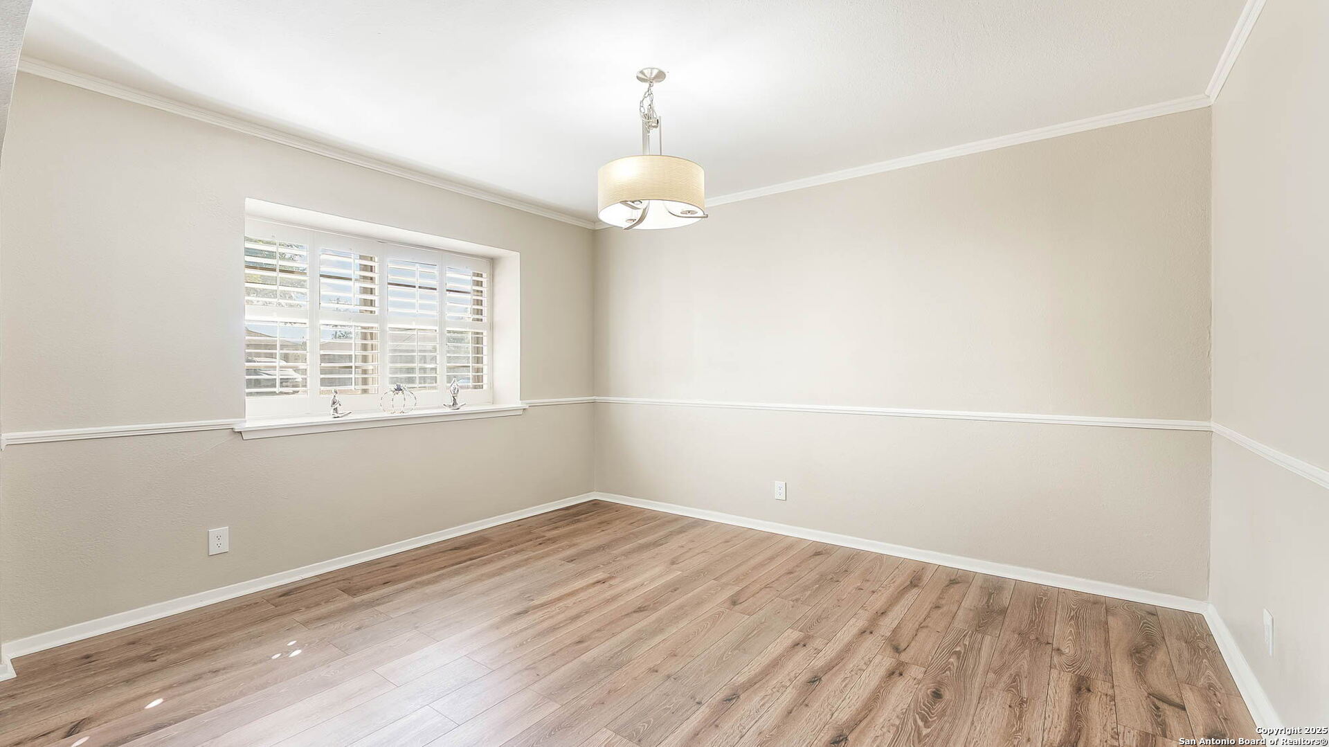 property viewer photo 36