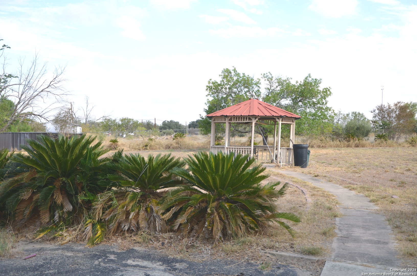 main property photo 14