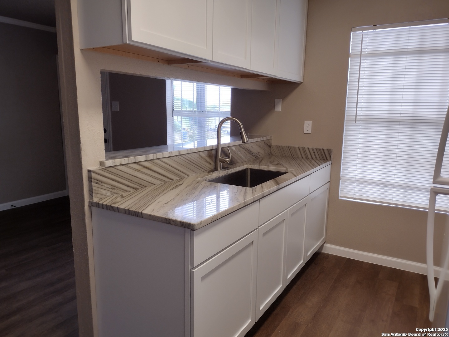 property viewer photo 1
