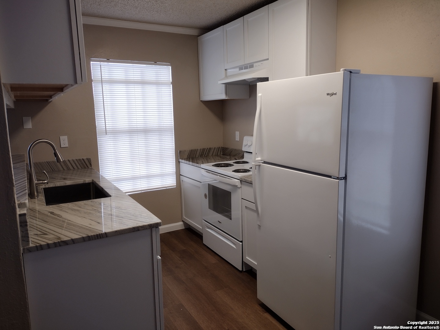 property viewer photo 2