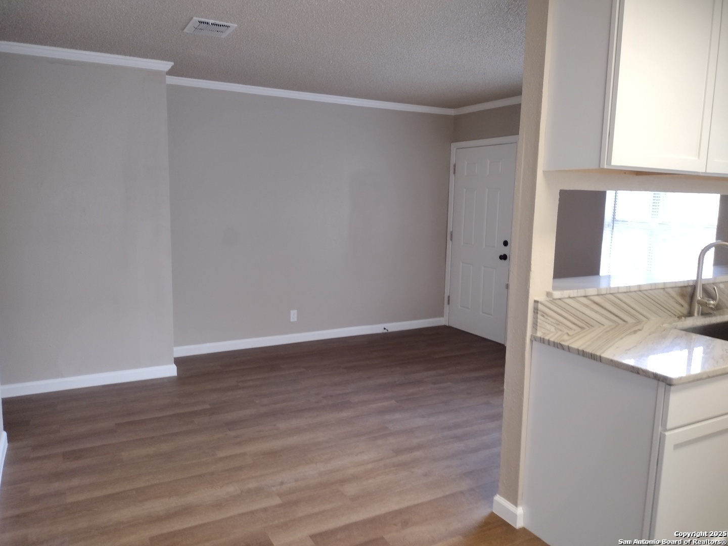 property viewer photo 3