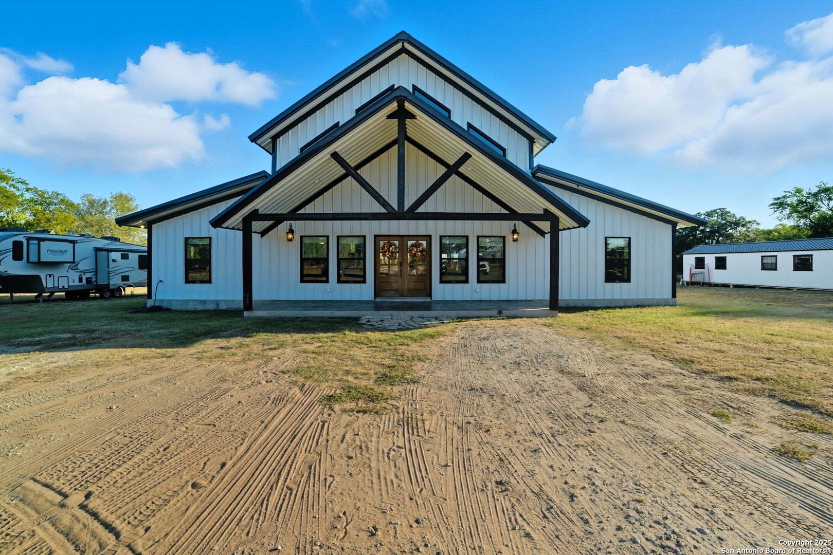 main property photo 5