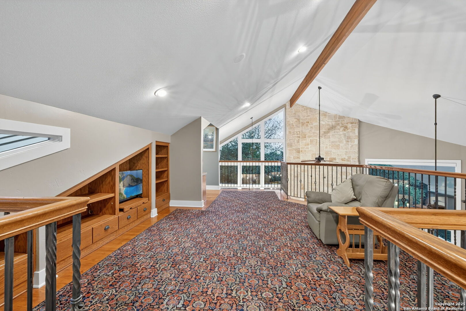 main property photo 30