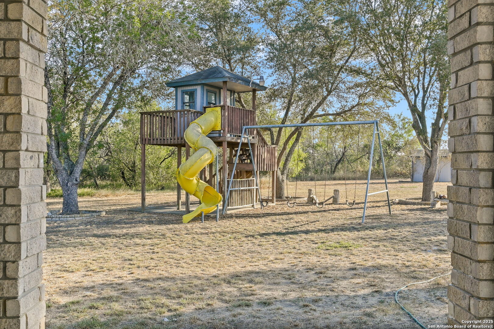 main property photo 30