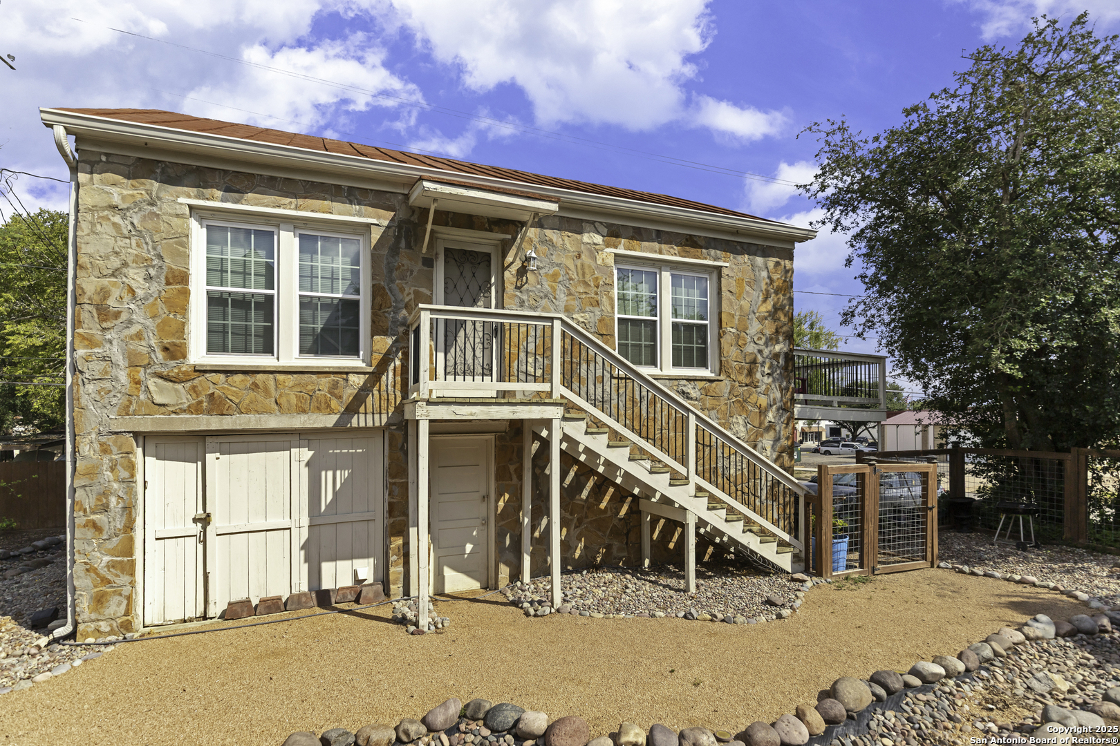 main property photo 33