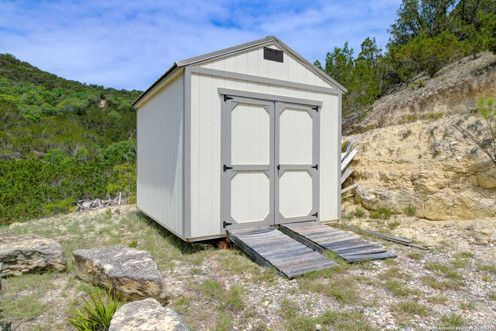 main property photo 36