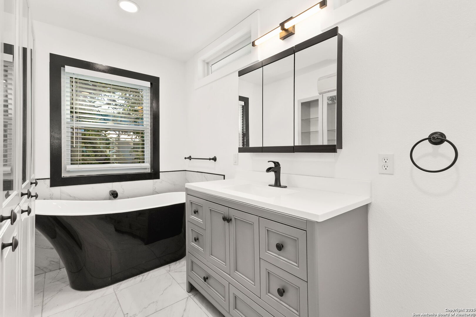 property viewer photo 10