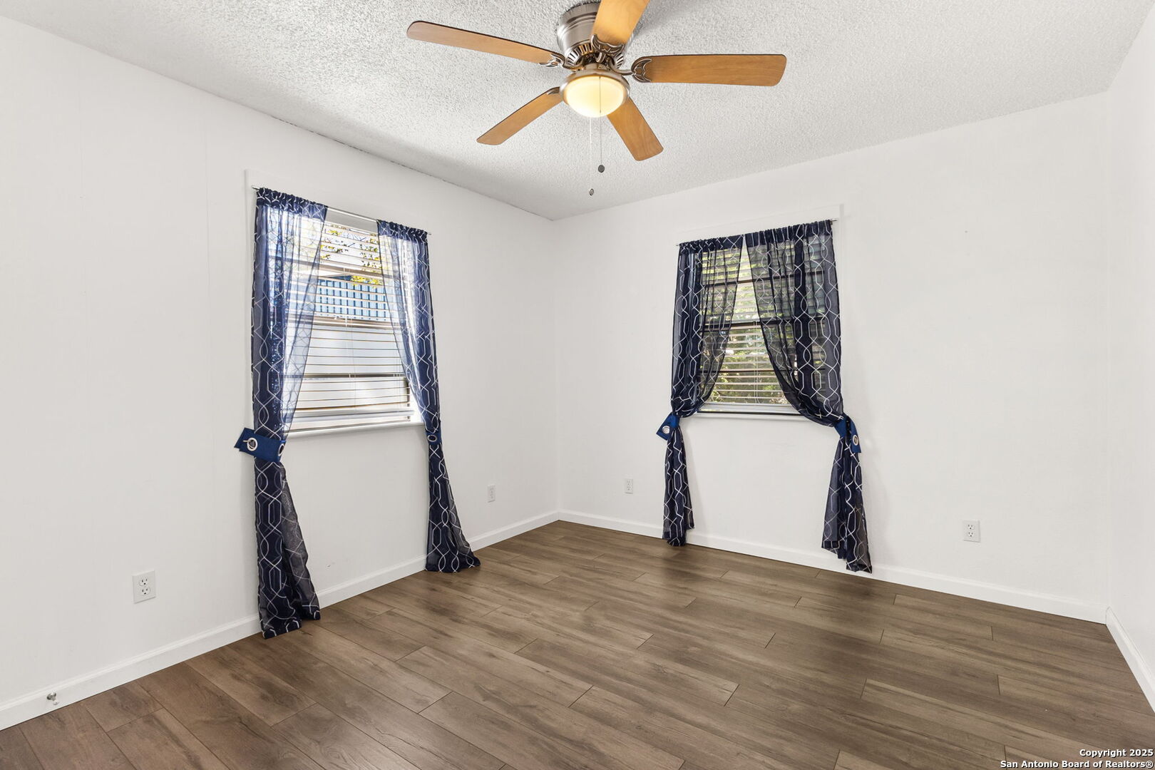 property viewer photo 13