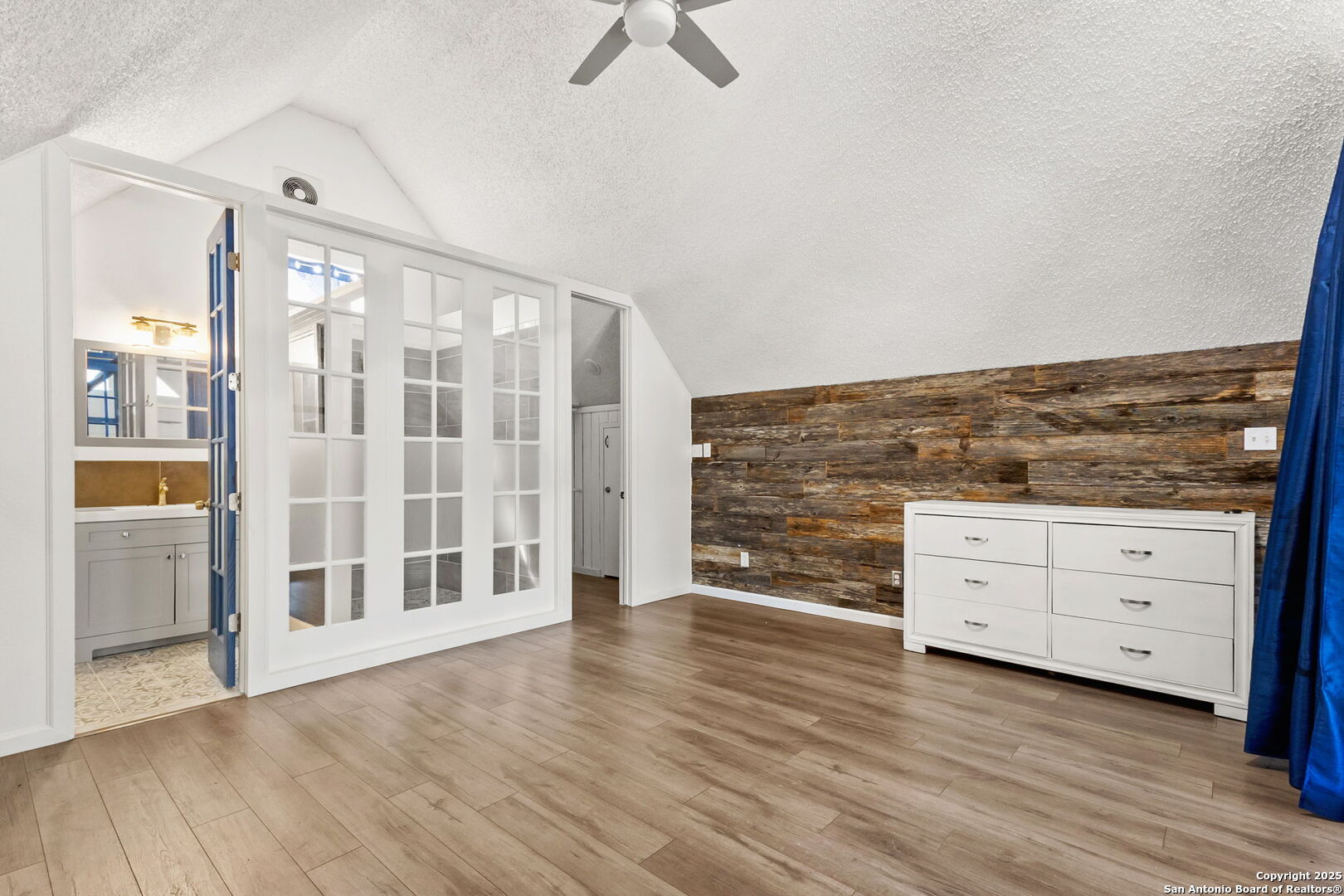 property viewer photo 15