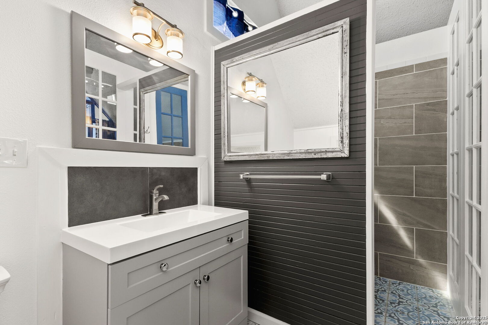 property viewer photo 16