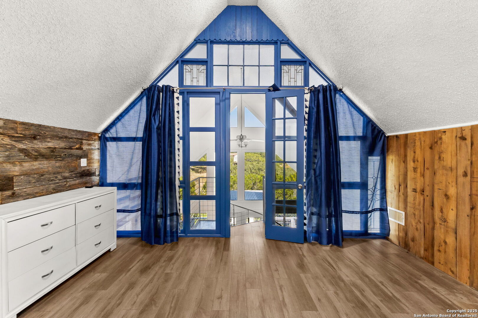property viewer photo 18