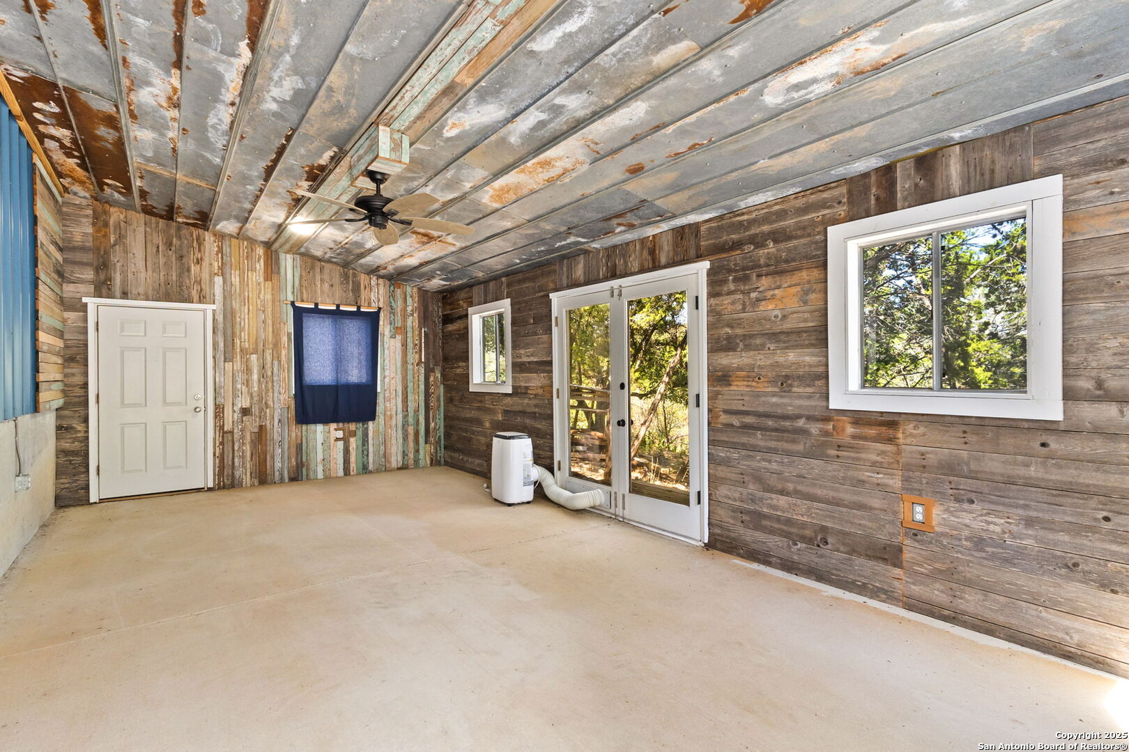 property viewer photo 25
