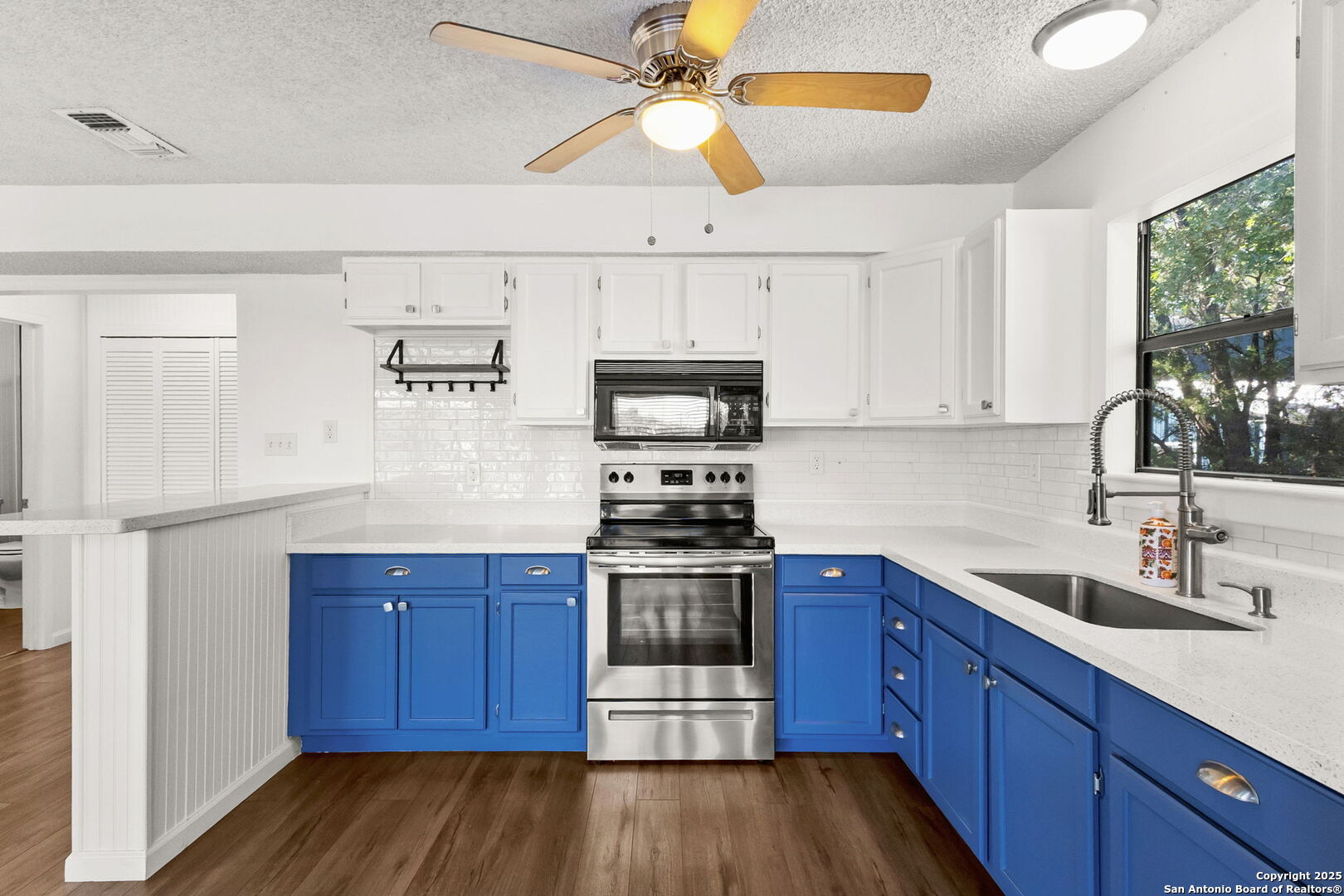property viewer photo 6