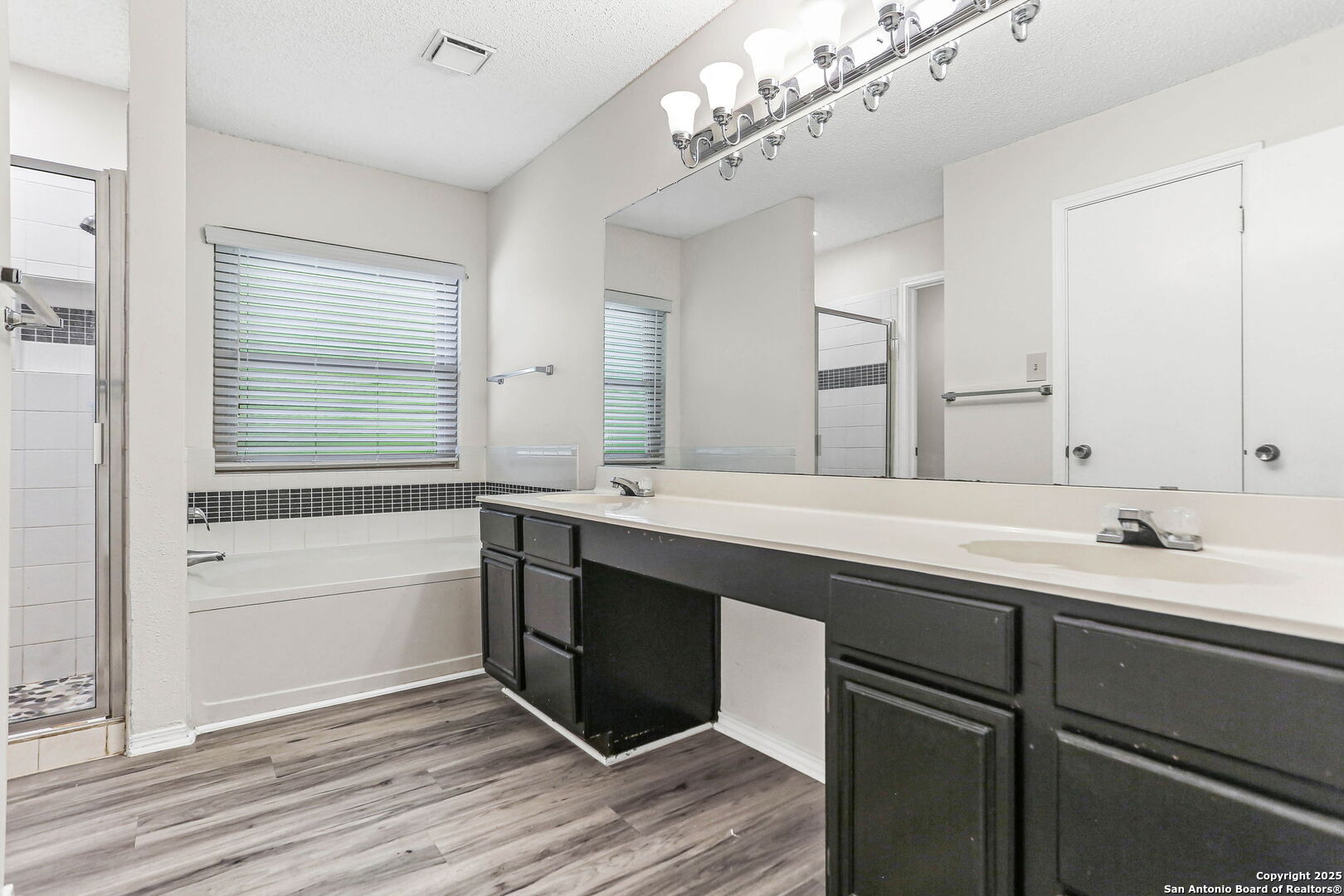 property viewer photo 12