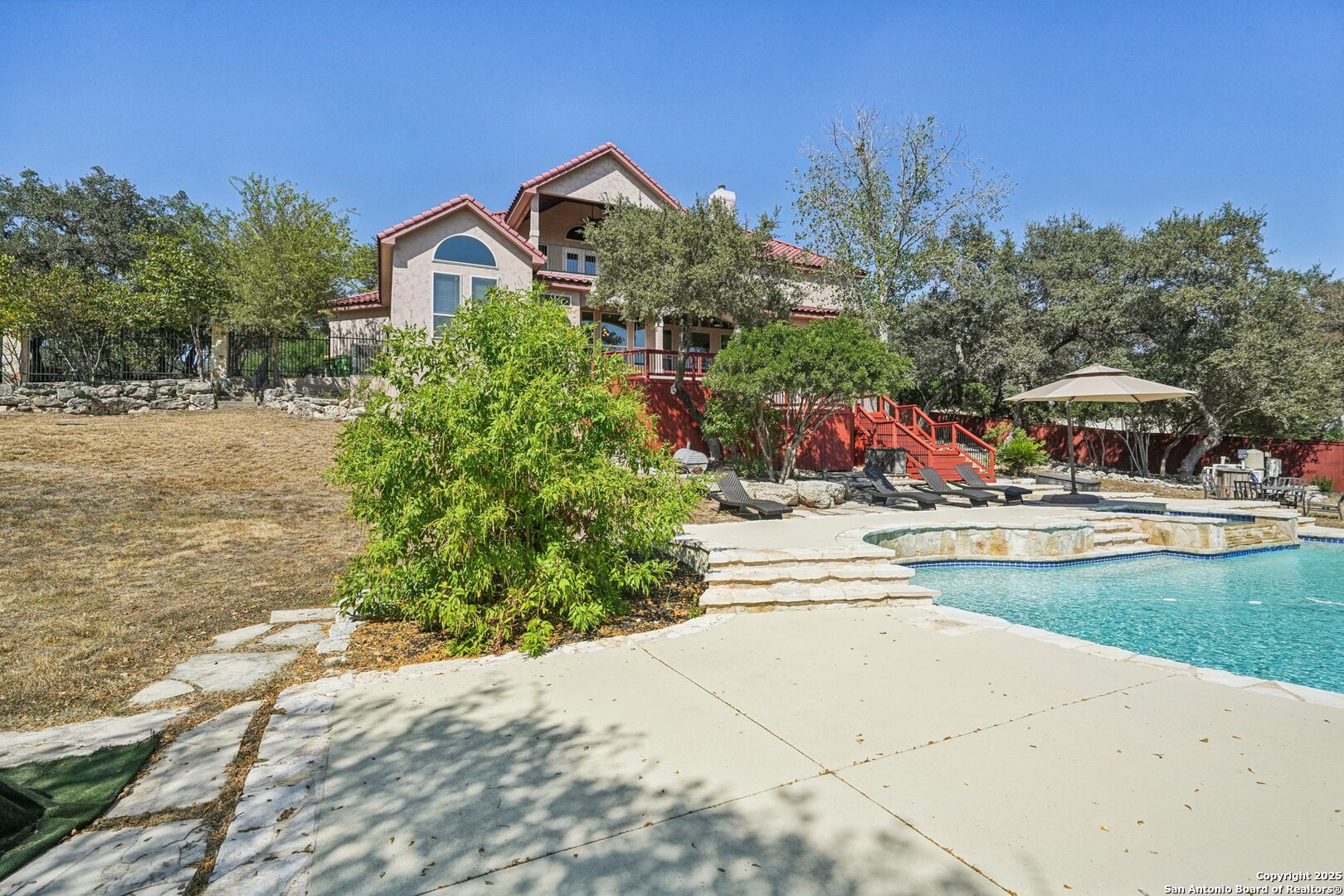 main property photo 40