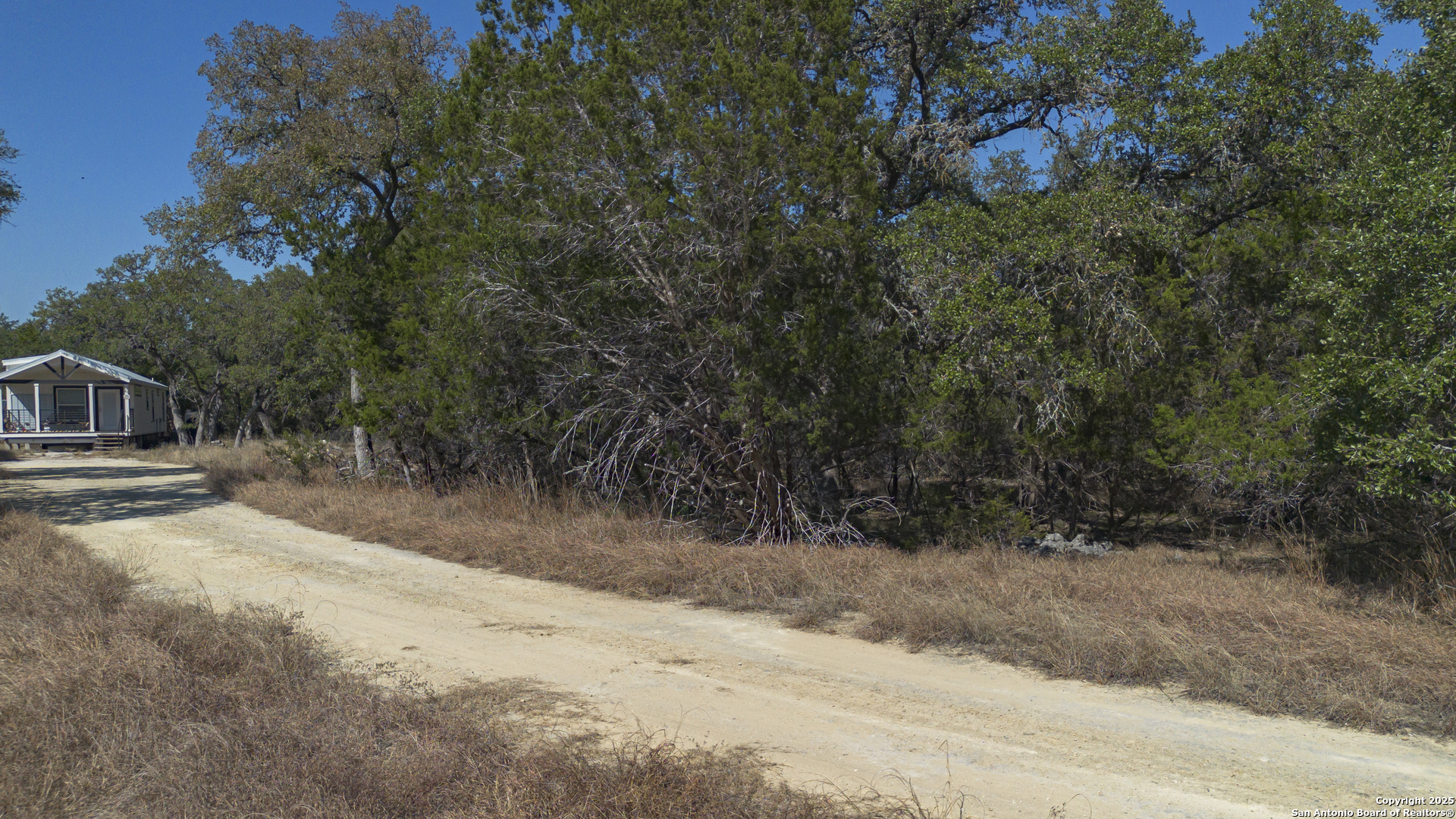 main property photo 9