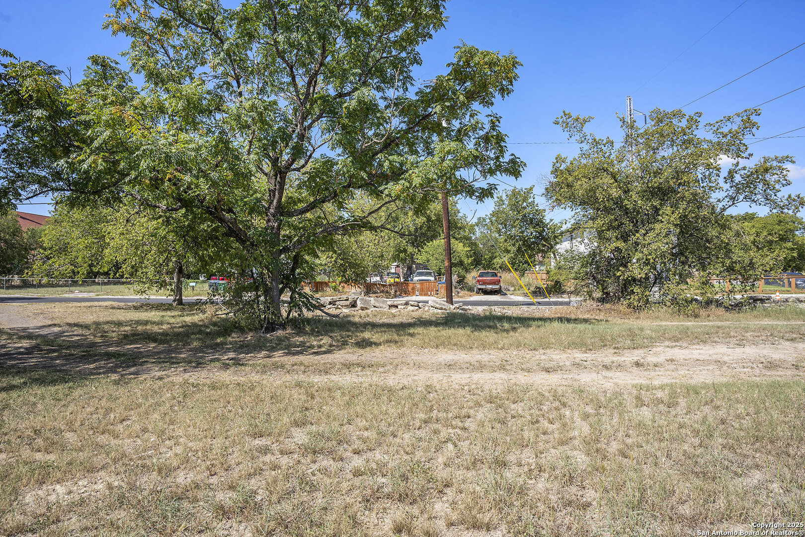 main property photo 11