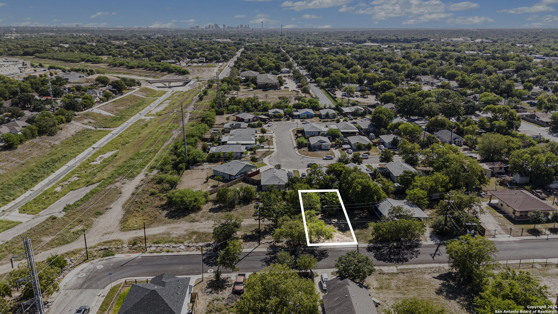 main property photo 16