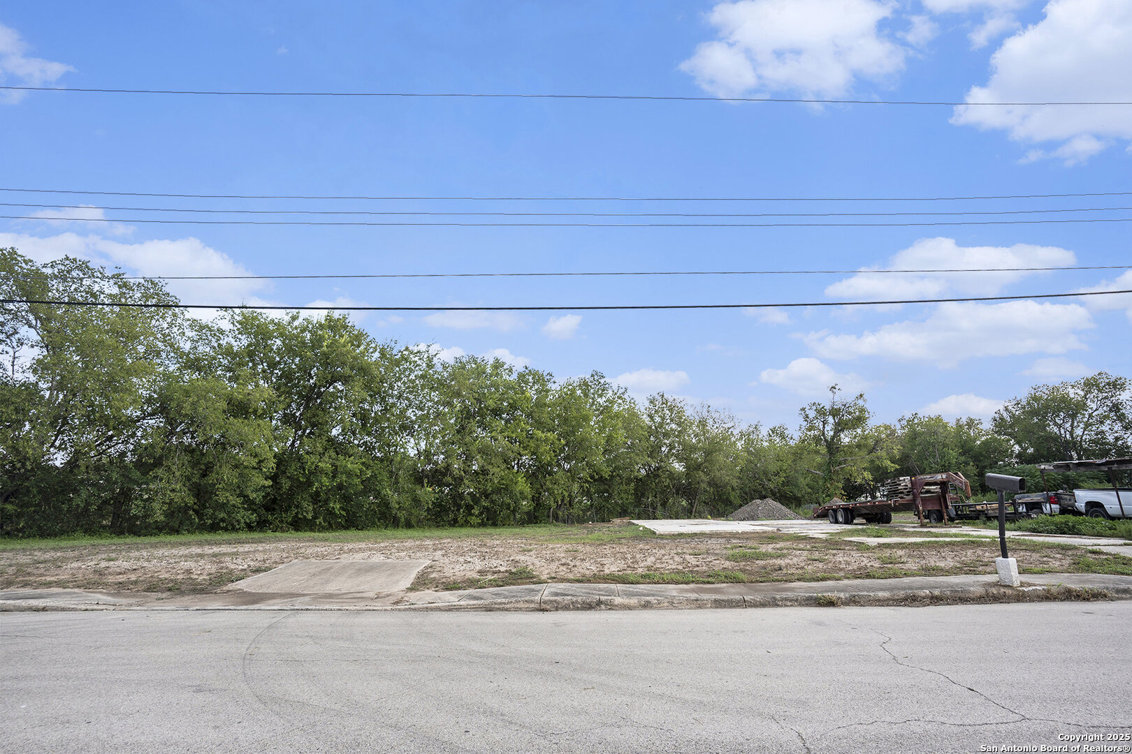 main property photo 25