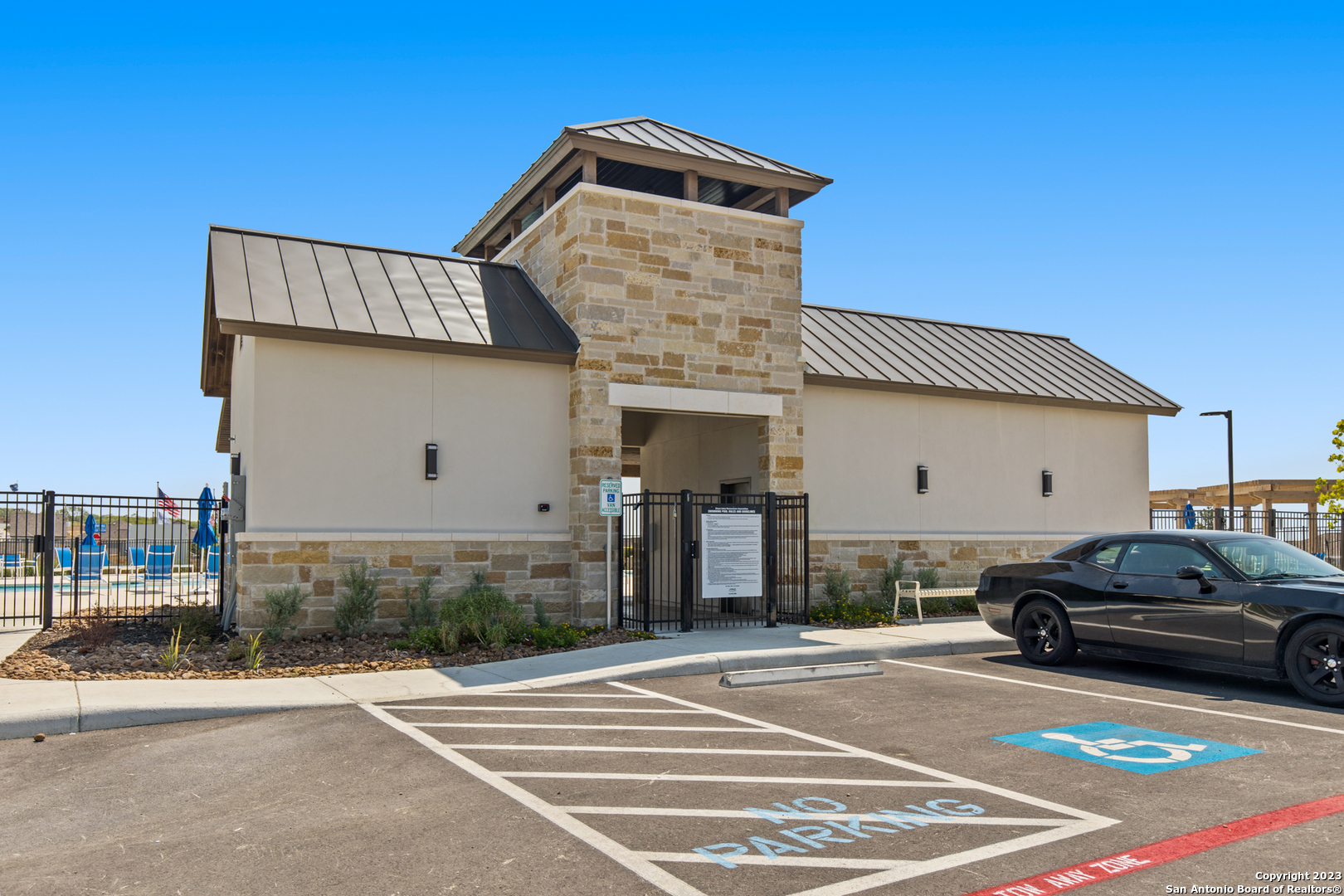 main property photo 30