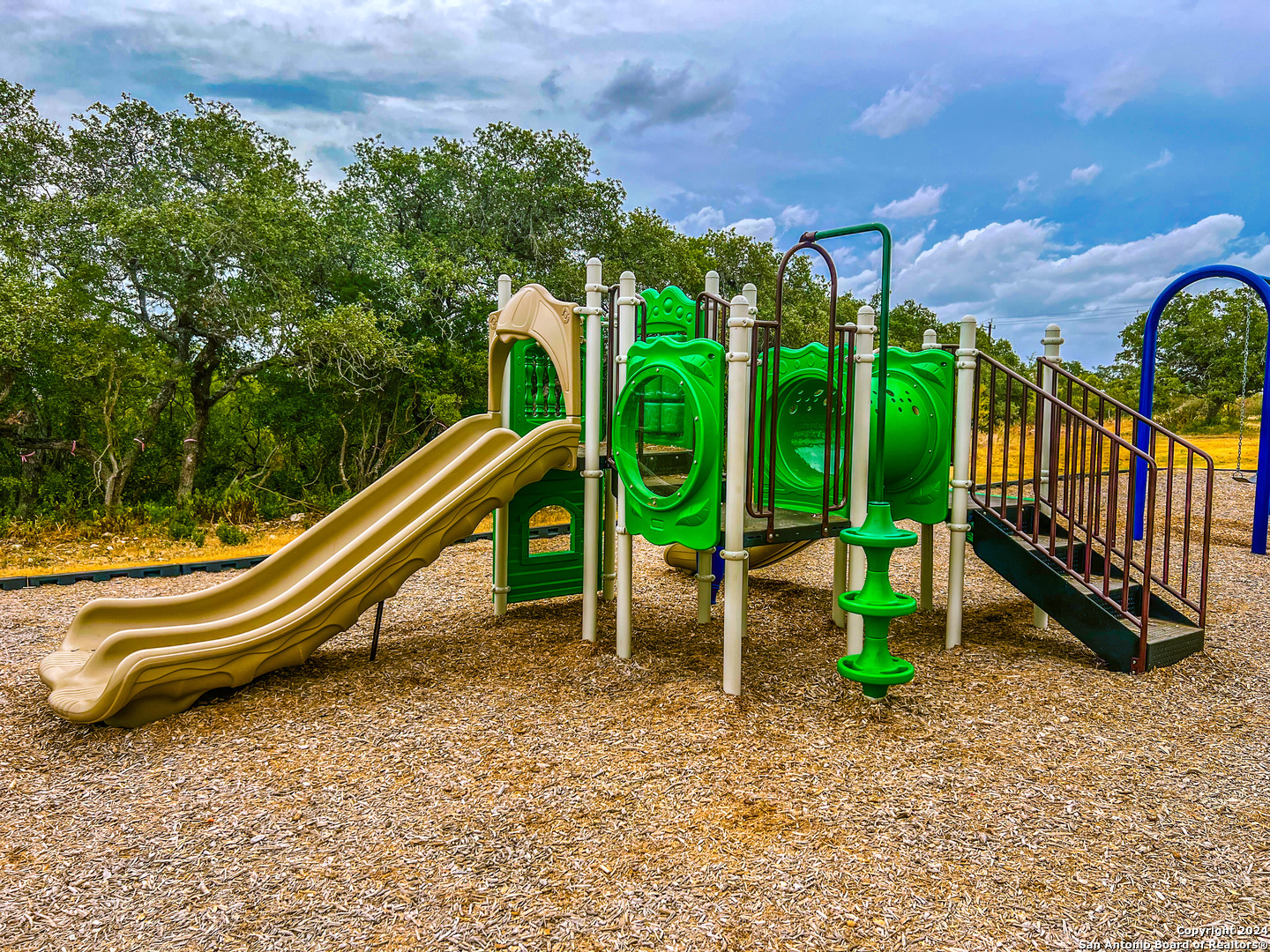 main property photo 28