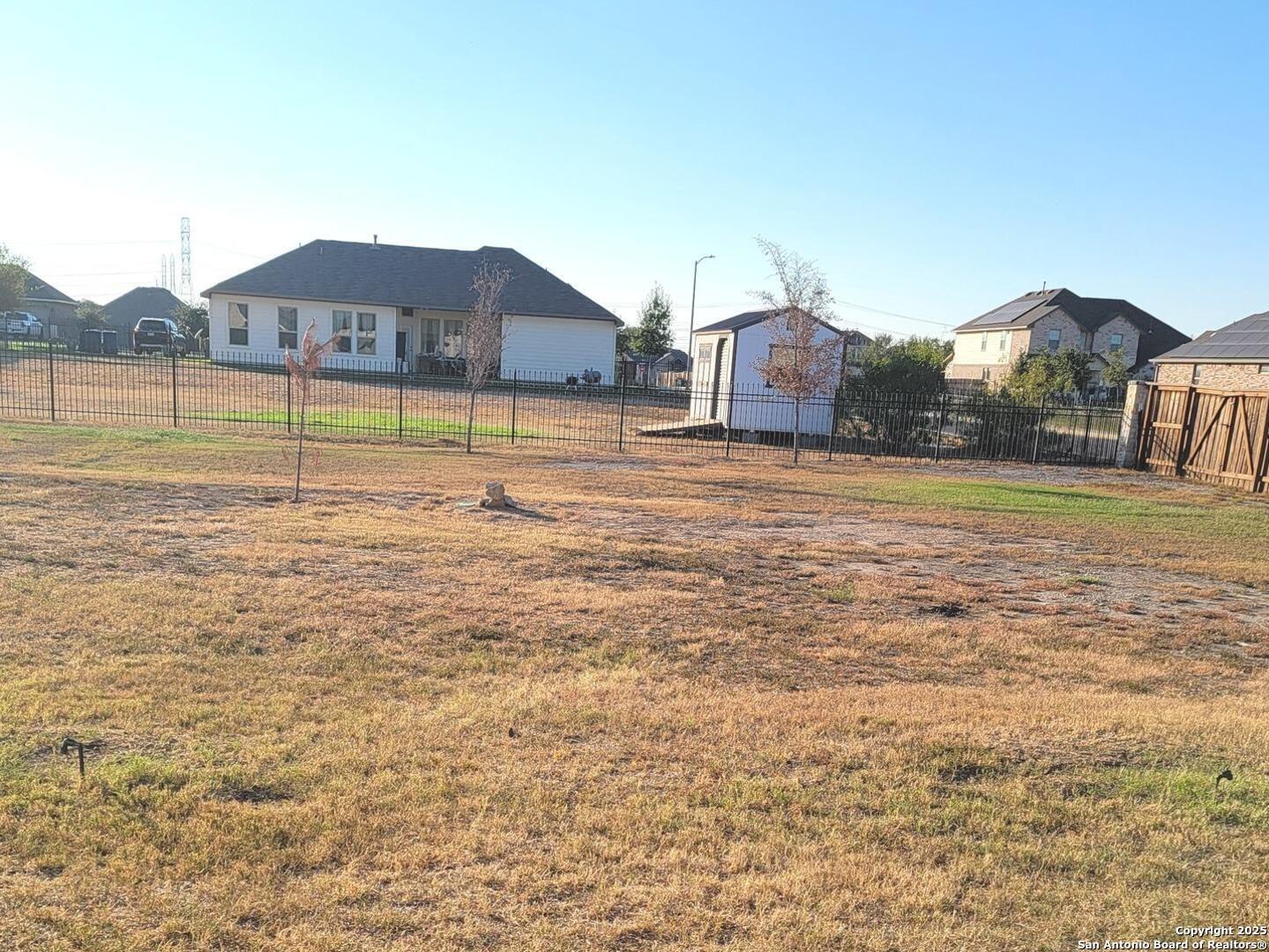 main property photo 28