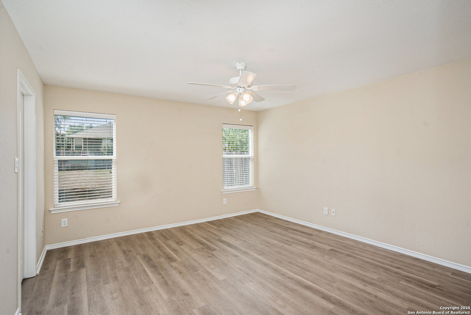 property viewer photo 11